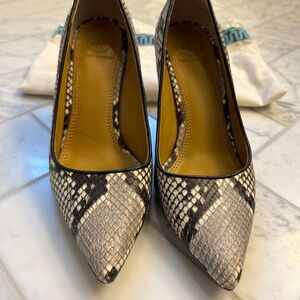 Tory Burch 7.5 snake skin pumps